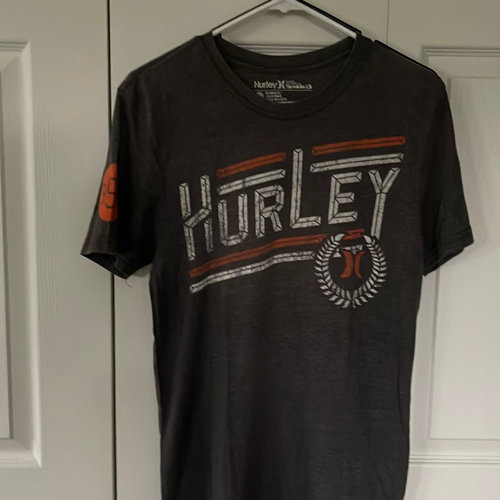 Hurley t shirt